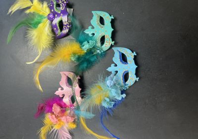 Mask Magnet with Side Flowers